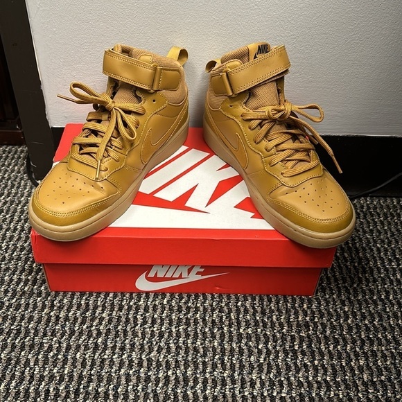 Kids Size 6 Nike Mid Court Burroughs Like New Worn Once! - Picture 8 of 8